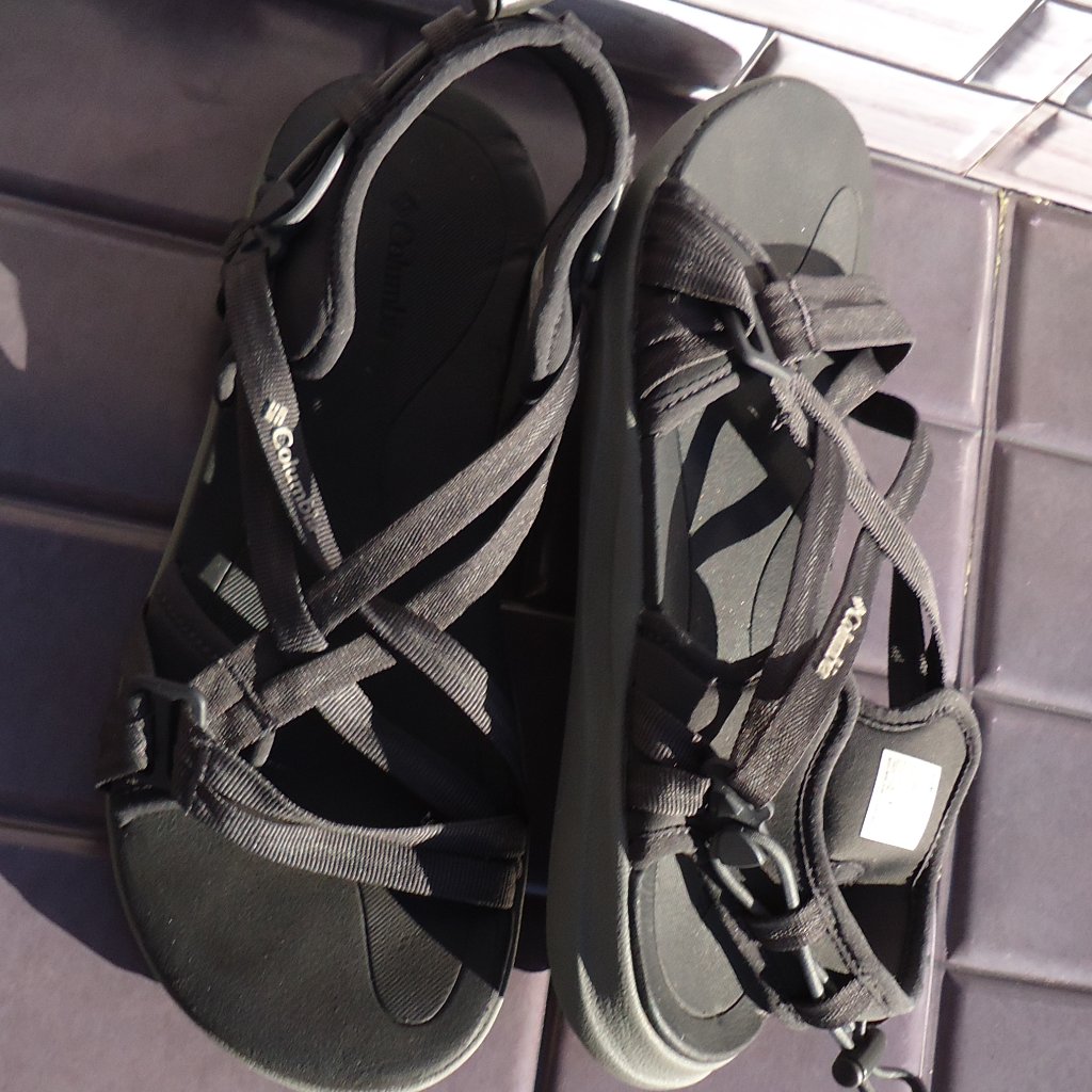 Size 7. Columbia Women’s Shark / Titanium Sport Sandal.